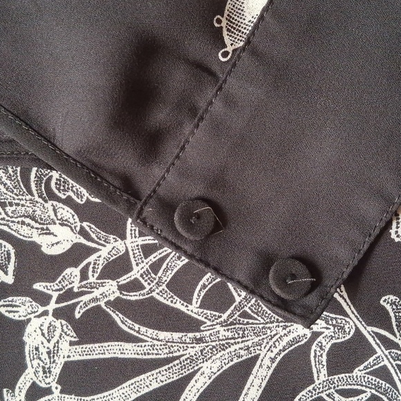 BCBGMAXAZRIA Black and White Pattern Tunic Top - Size L - Picture 5 of 9